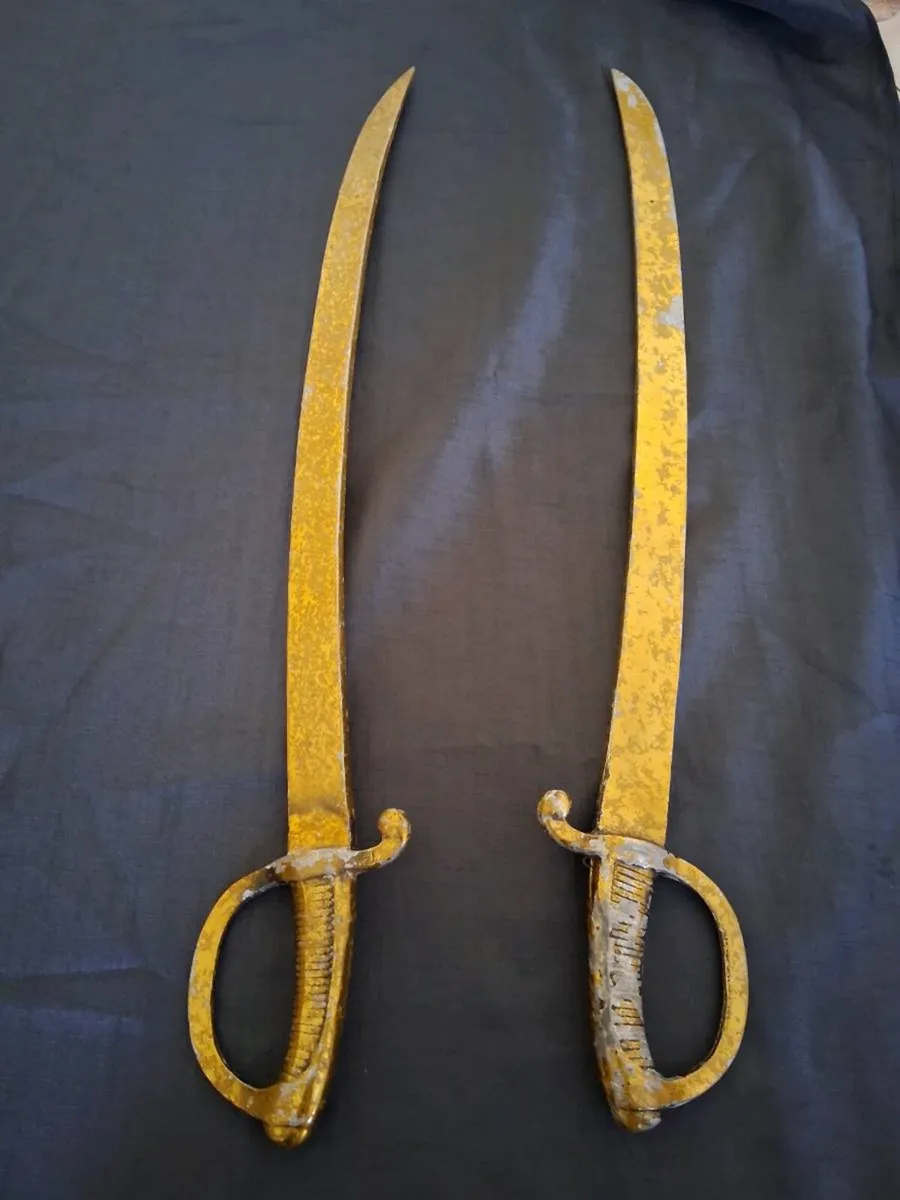 2 Decorative Wall Sword's - Image 2