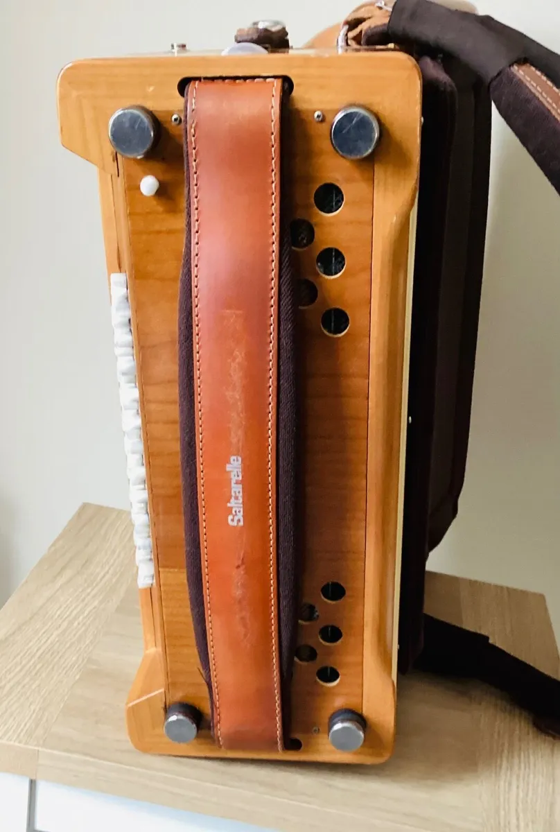 SALTARELLE CLIFDEN PIANO ACCORDION USED - Image 4