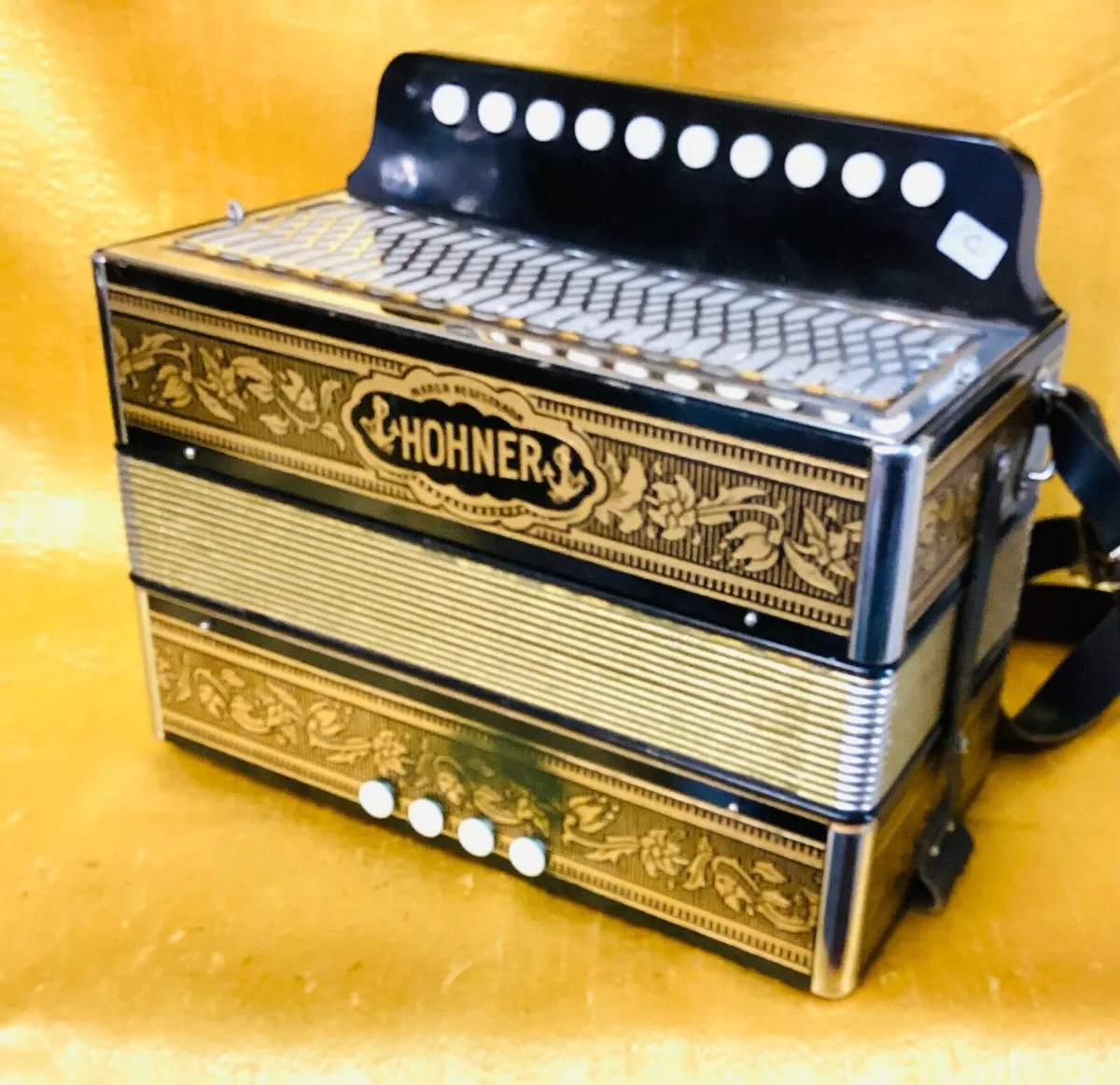 HOHNER 110C MELODION KEY C USED ACCORDION - Image 1