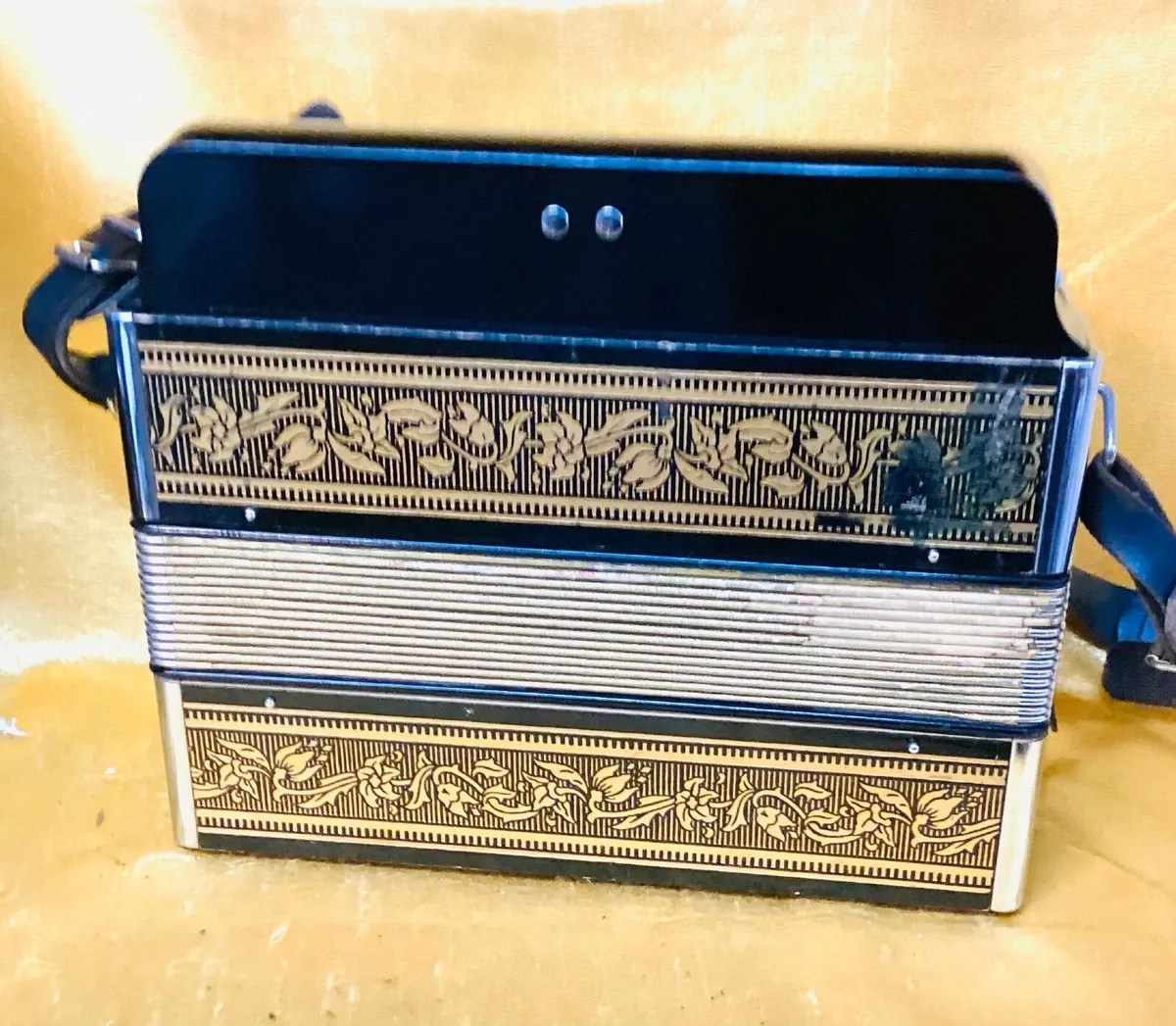 HOHNER 110C MELODION KEY C USED ACCORDION - Image 4