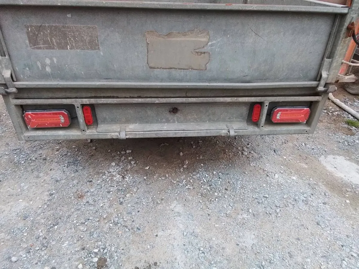 Trailer - Image 2