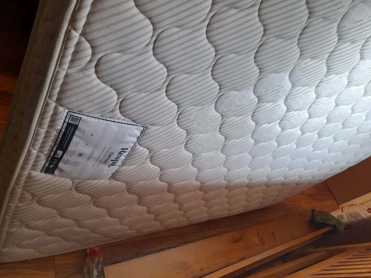 Bed and mattress - Image 1