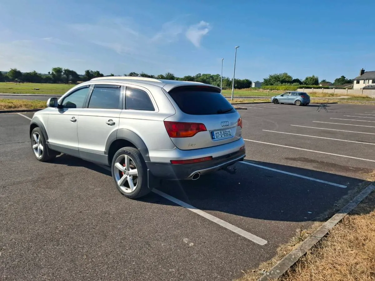 Audi Q7 - Image 2