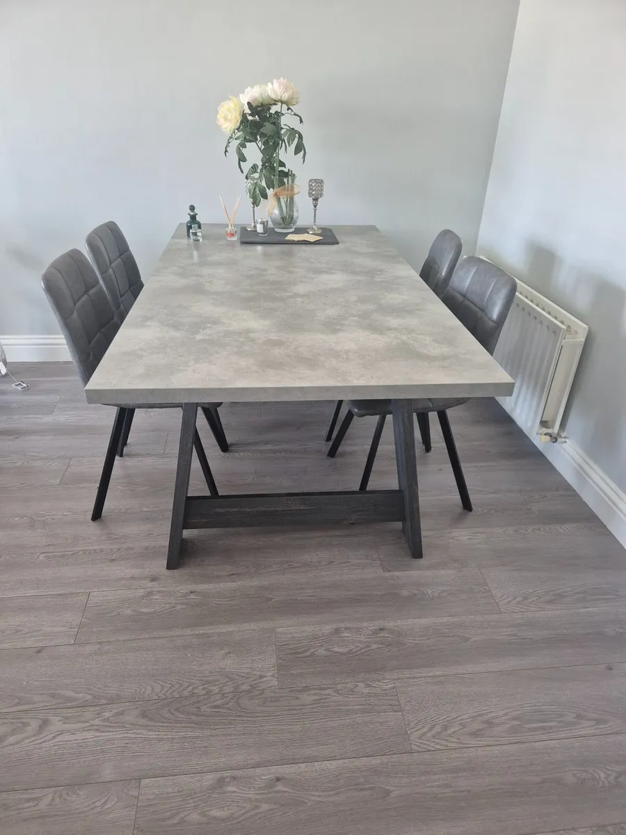 Kitchen Table and 4 chairs - Image 1