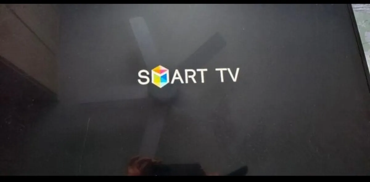 Samsung Smart TV 32" - Image 1