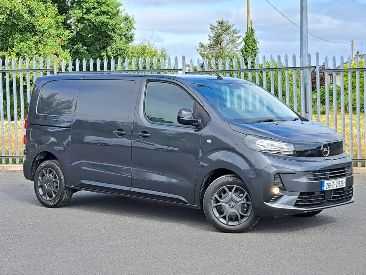 Opel Vivaro SPORTIVE SWB 1.5TD 100BHP **TOP SPEC*5 - Image 3