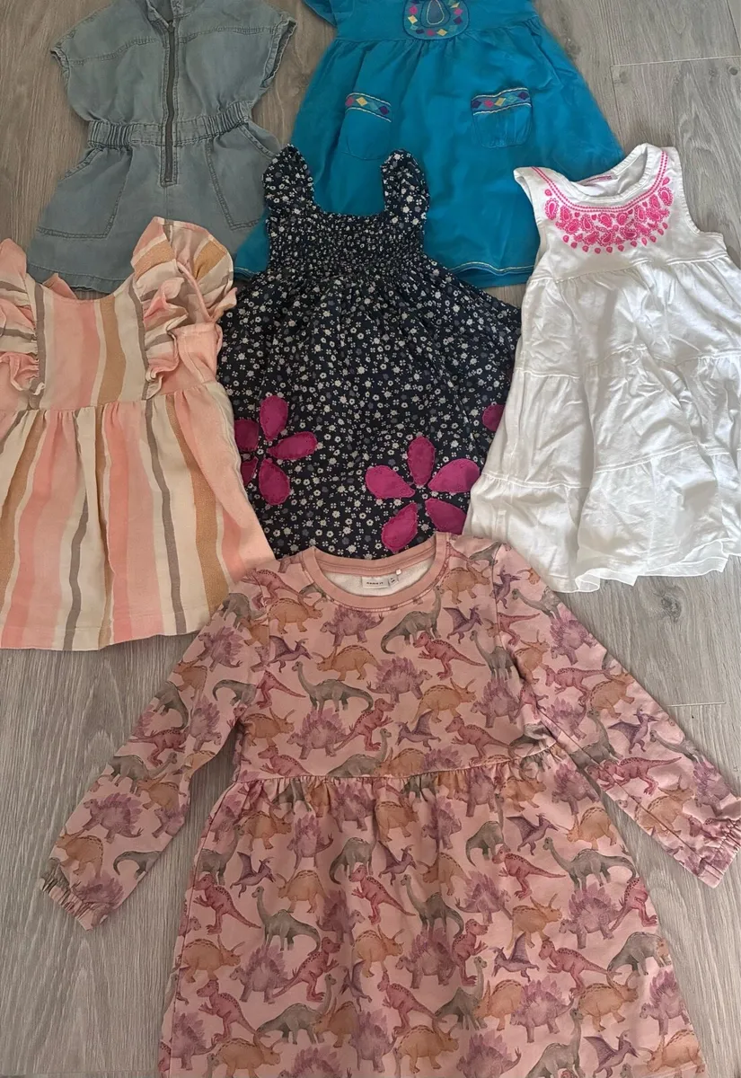 Girl bundle 4-5 years - Image 1