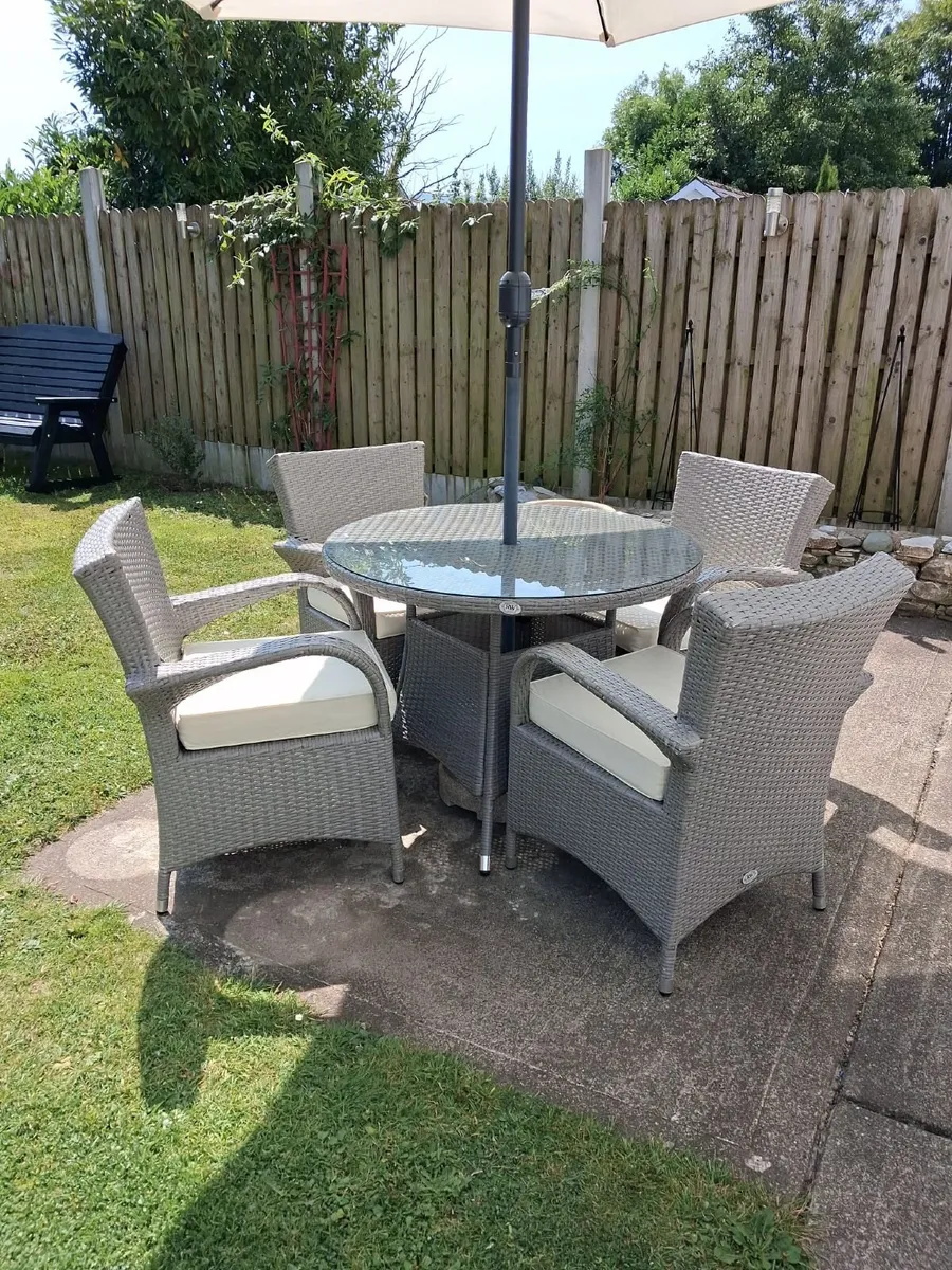 Garden table and Chairs - Image 3