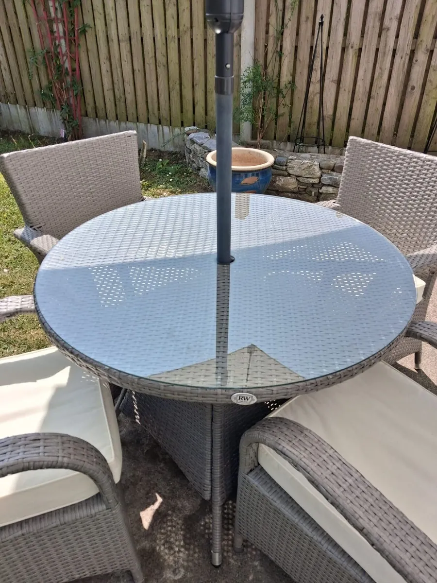 Garden table and Chairs - Image 4