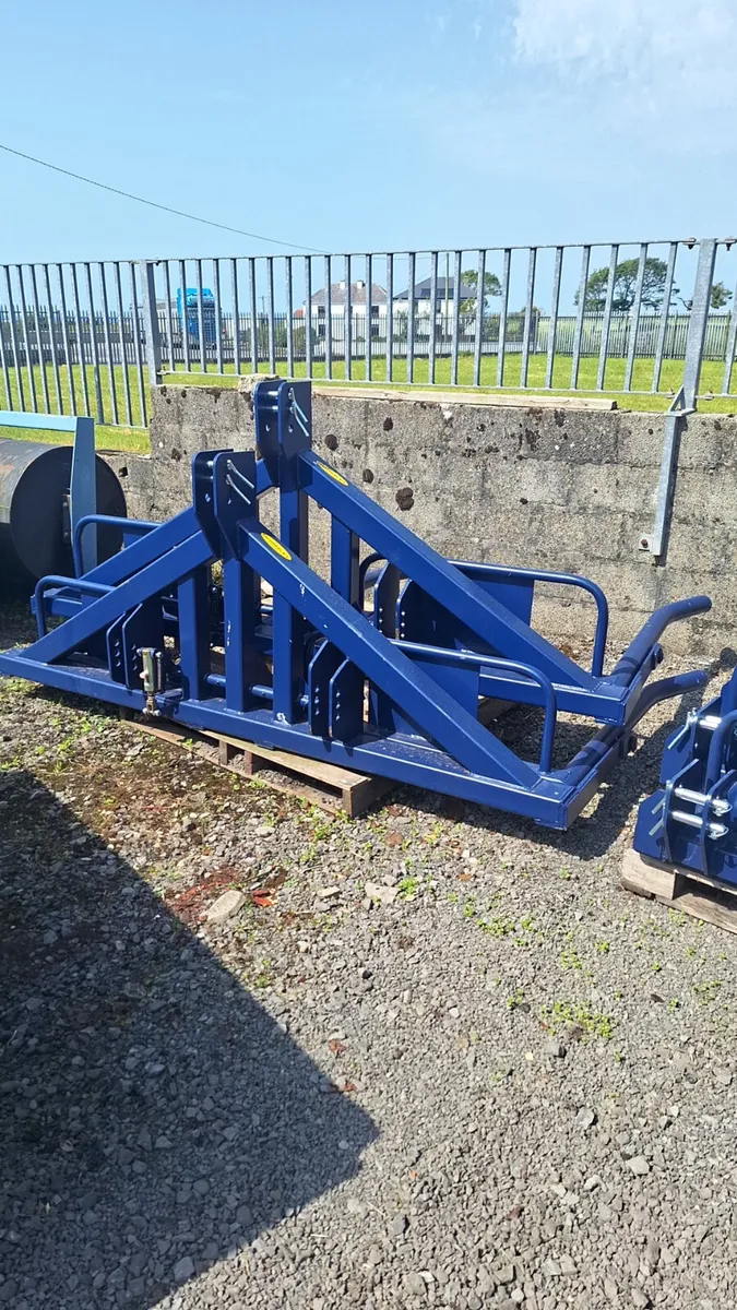 Gormley Heavy Duty Double Bale Lifter - Image 2