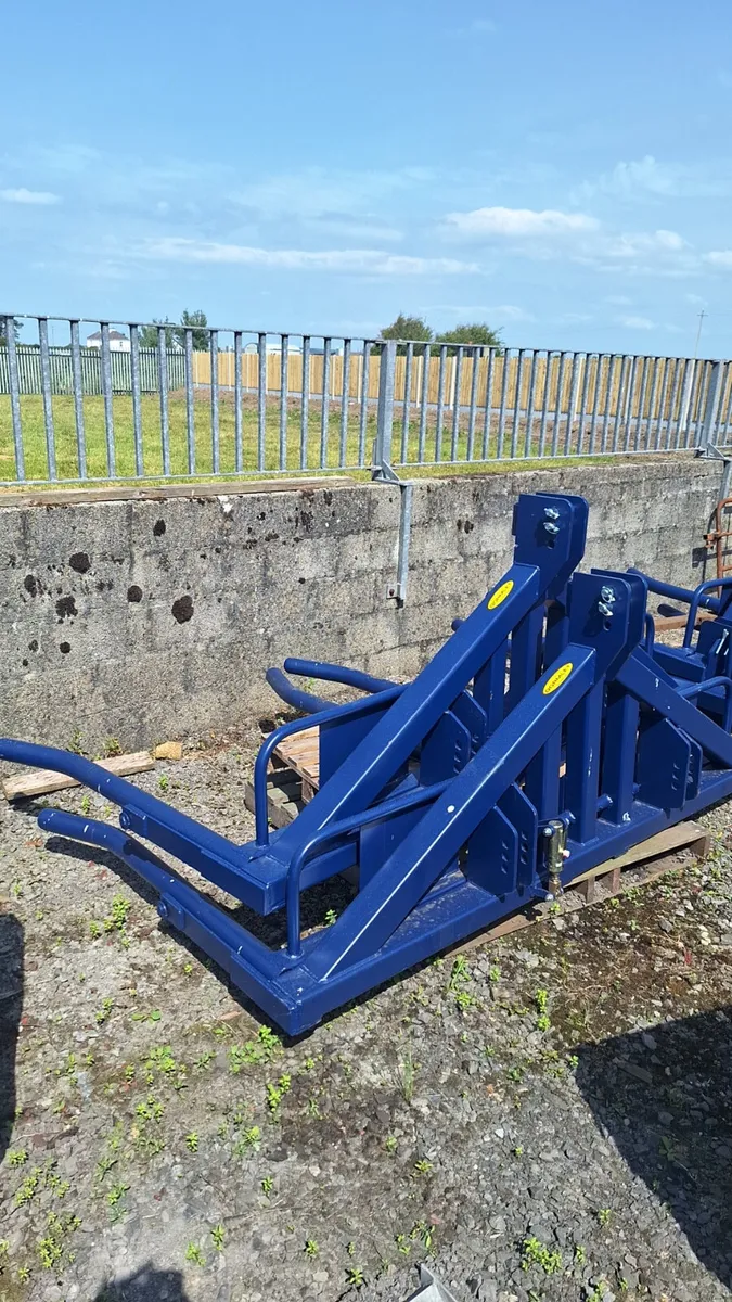 Gormley Heavy Duty Double Bale Lifter - Image 3