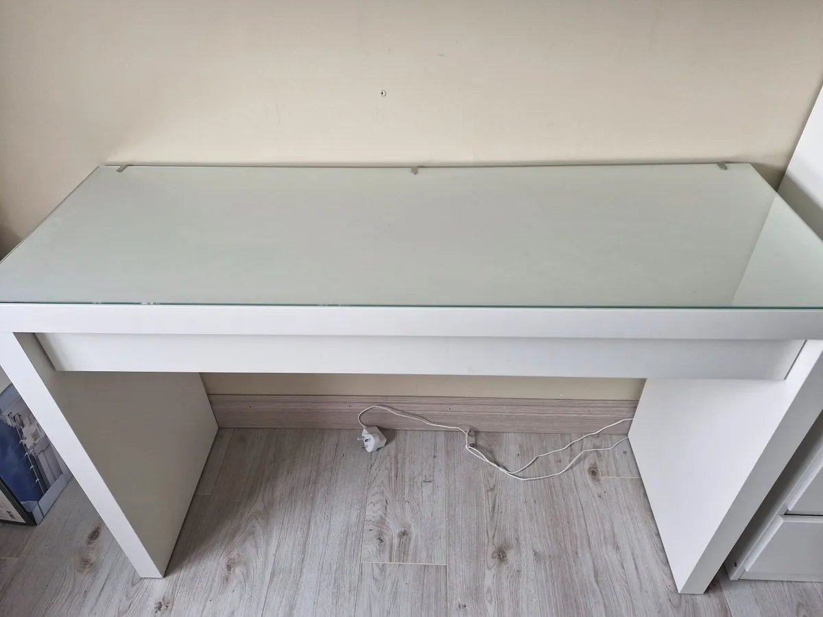Bedroom furniture - Image 1