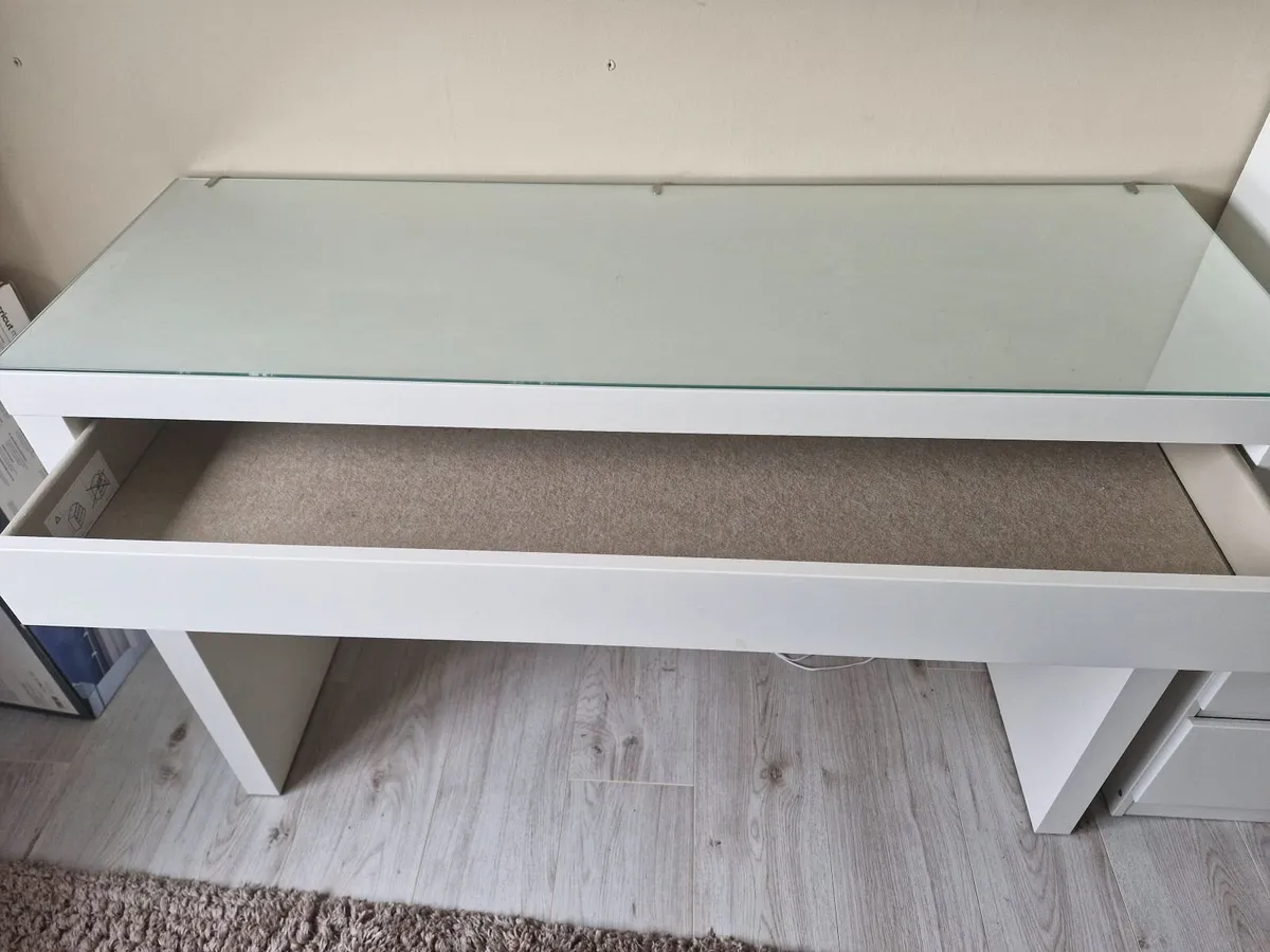 Bedroom furniture - Image 2