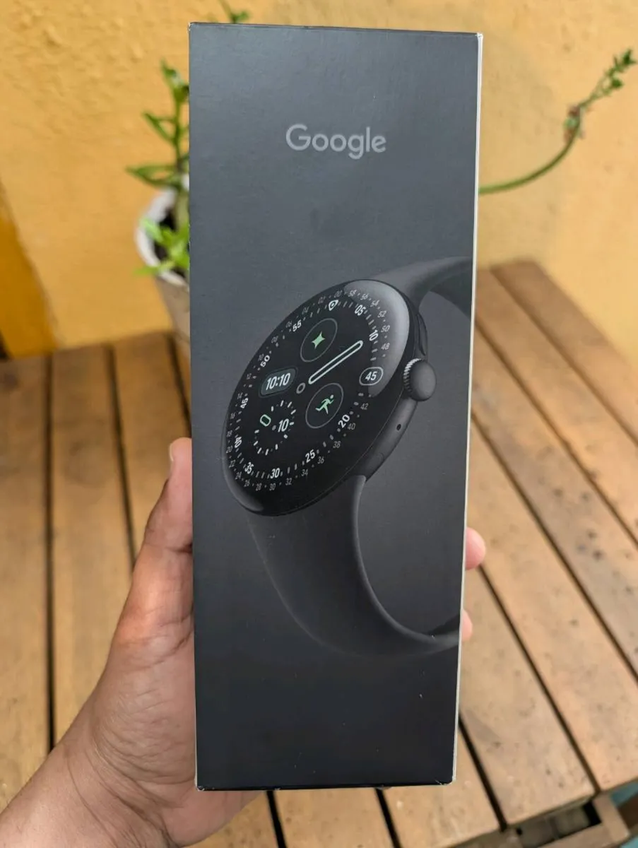 Google Pixel Watch 4 (45mm LTE) - Matte Black - Image 3