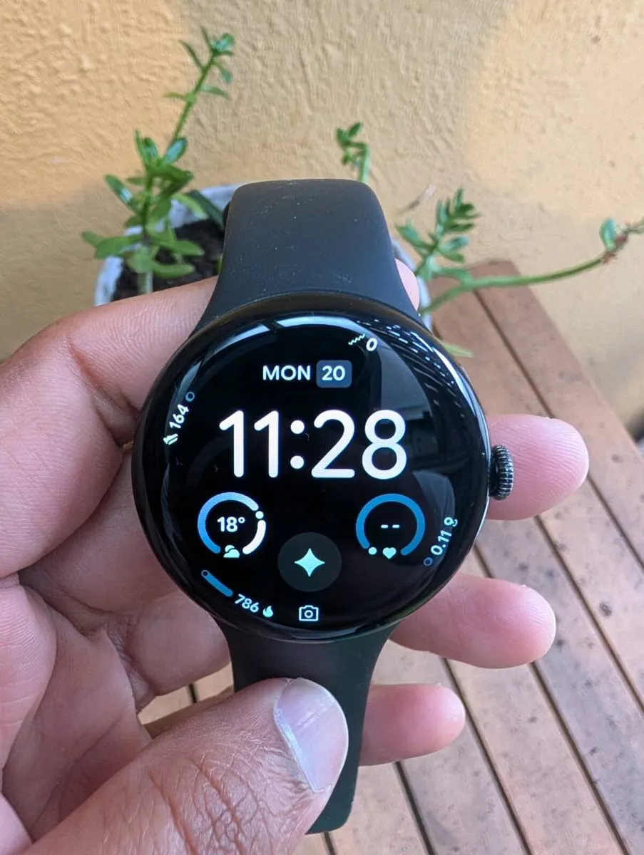 Google Pixel Watch 4 (45mm LTE) - Matte Black - Image 1