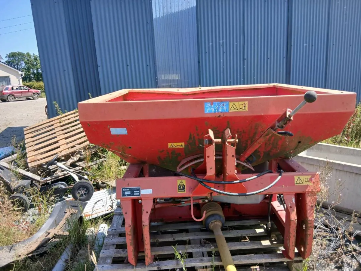 Fertiliser spreader - Image 2