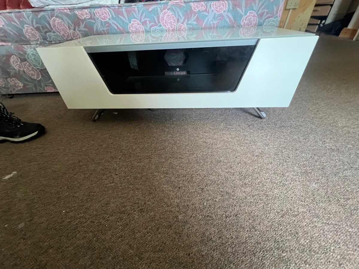 Tv stand - Image 1