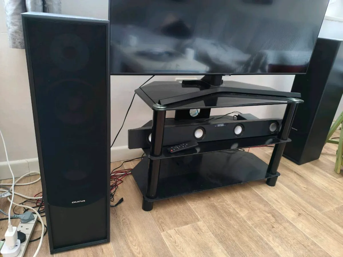 Tv + speakers - Image 1
