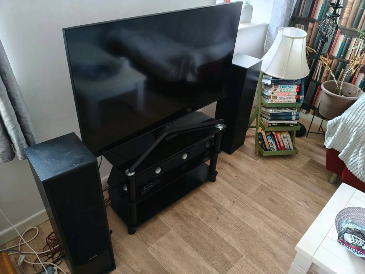 Tv + speakers - Image 2