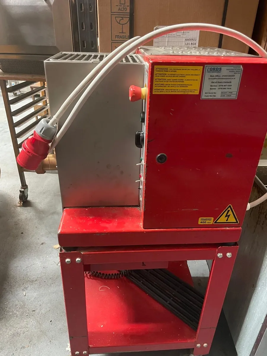 Pasta extruding machines - Image 1