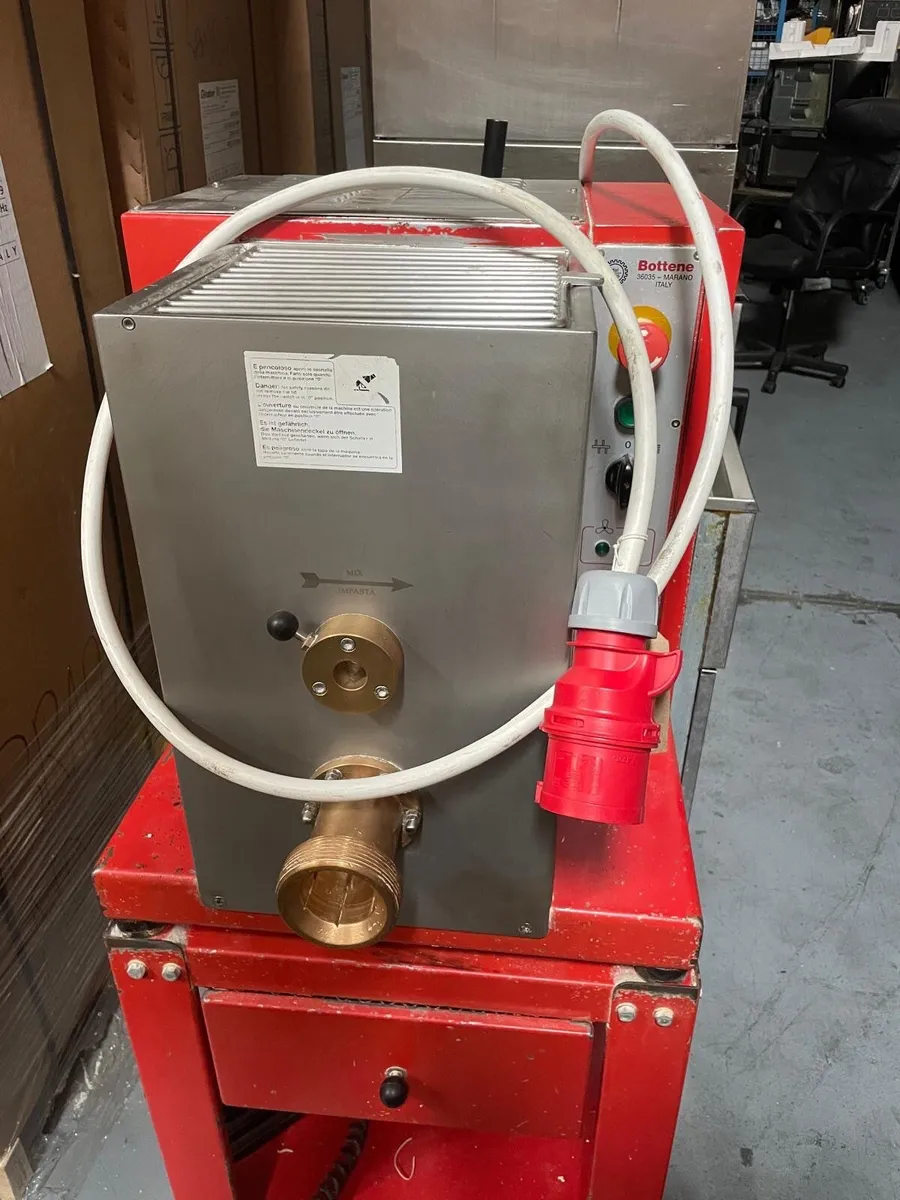 Pasta extruding machines - Image 2