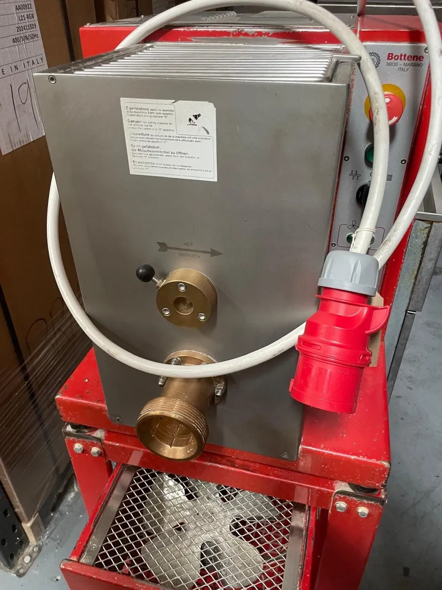 Pasta extruding machines - Image 3