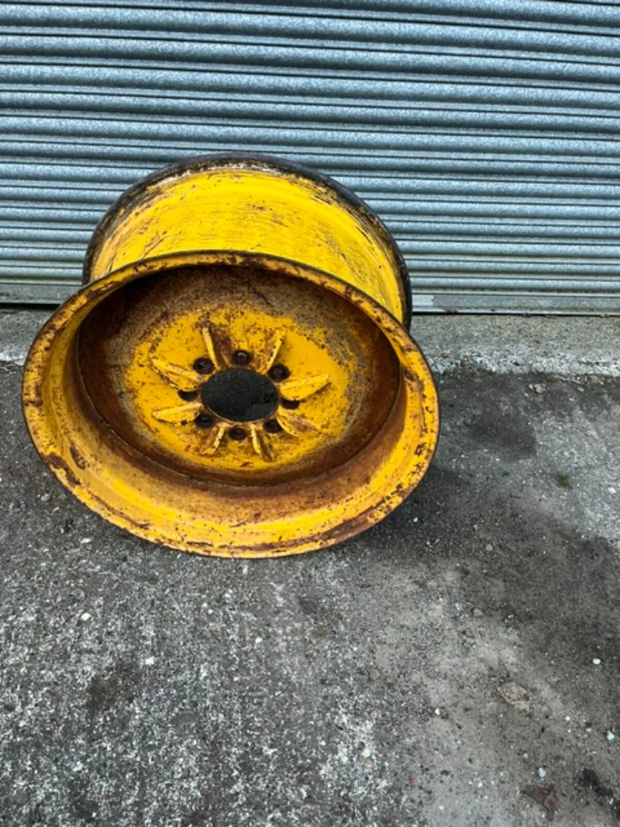 16.9 x 28 MF Back Wheel to suit 50B or 50 - Image 1