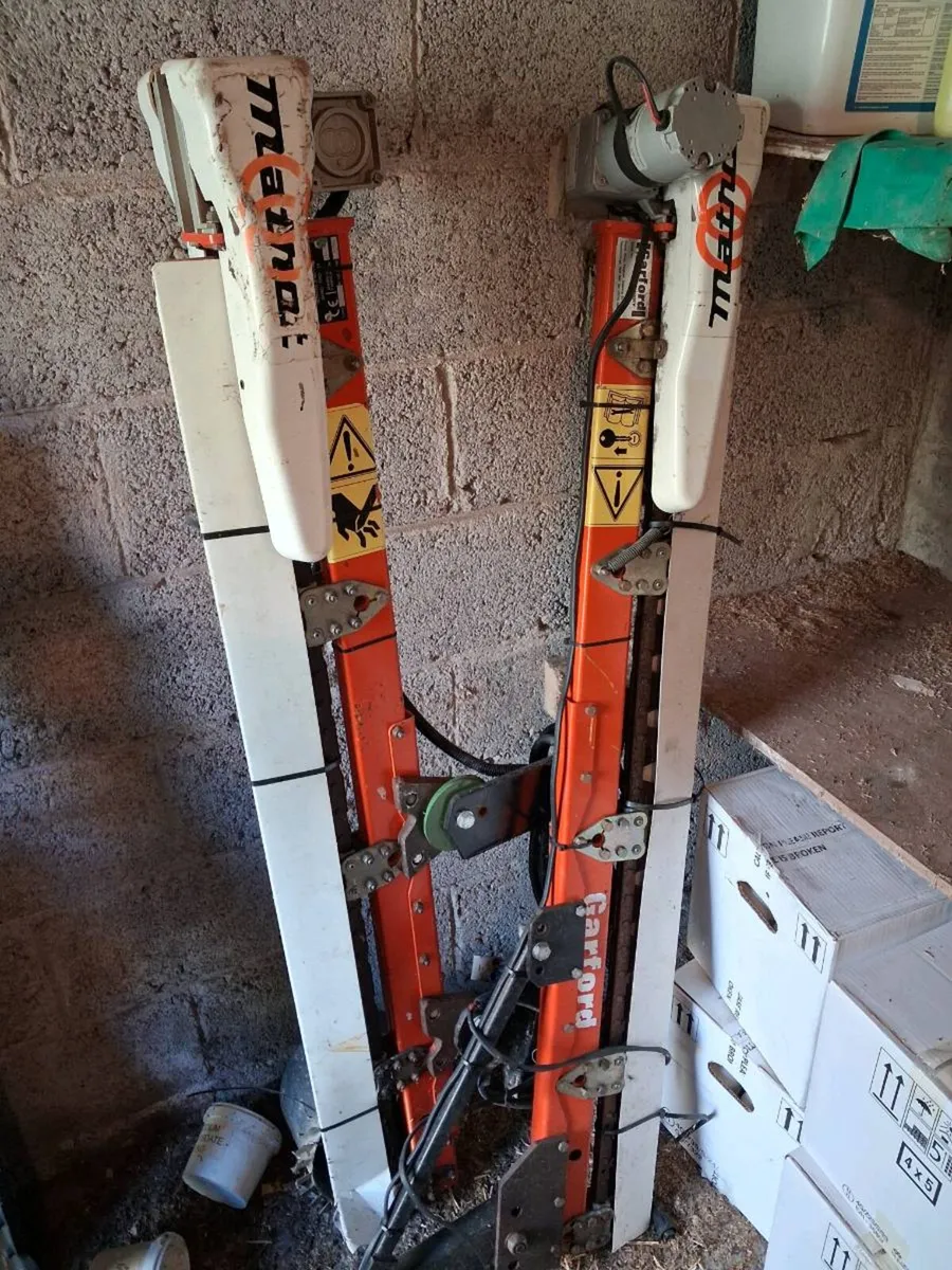 Combine side knife - Image 1