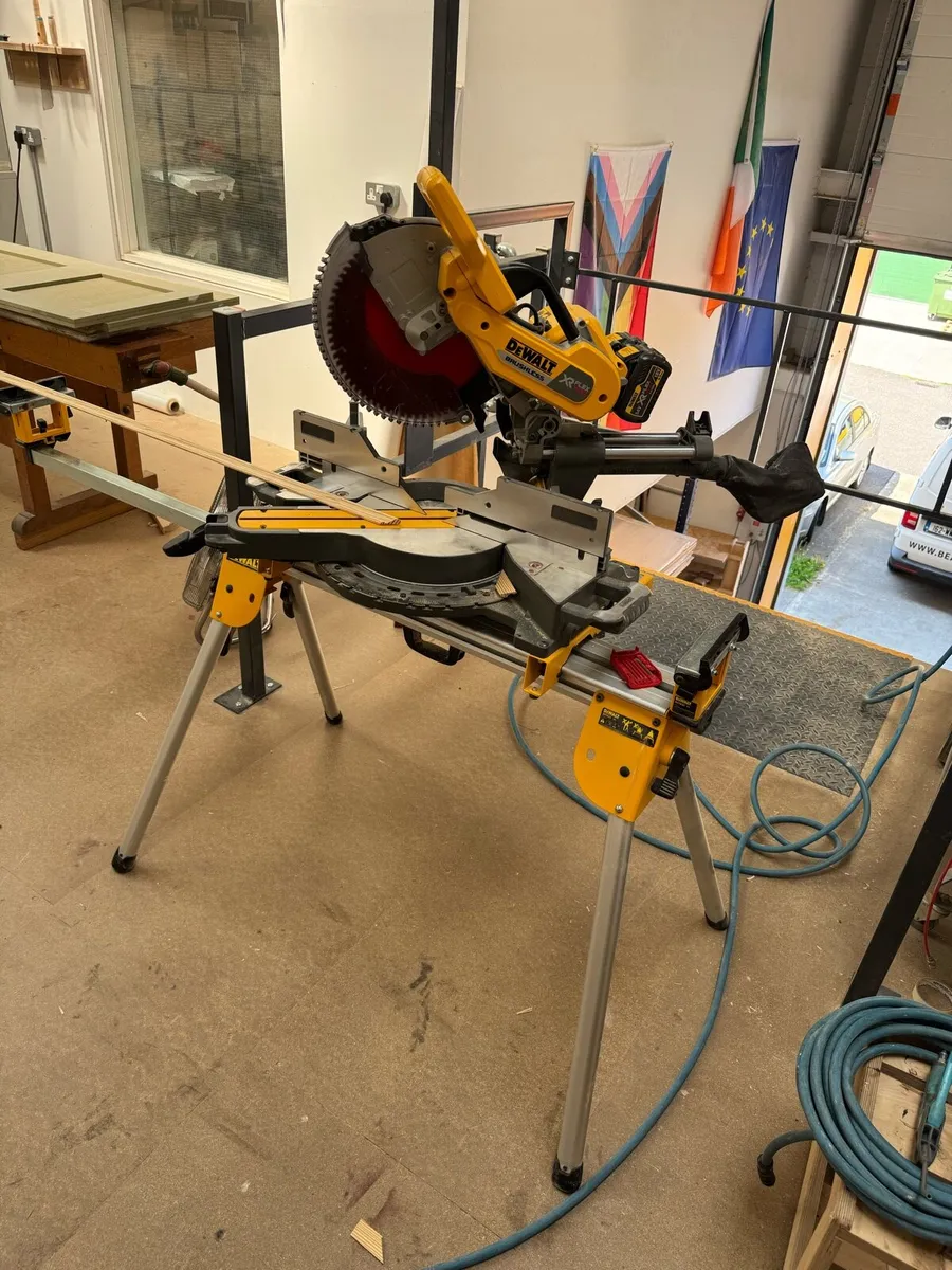 Dewalt chop saw dhs780 - Image 1