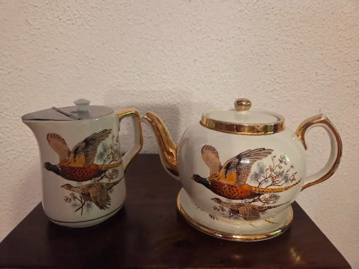 Vintage Carrigaline Teapot, Stand & Hot Water Jug - Image 1