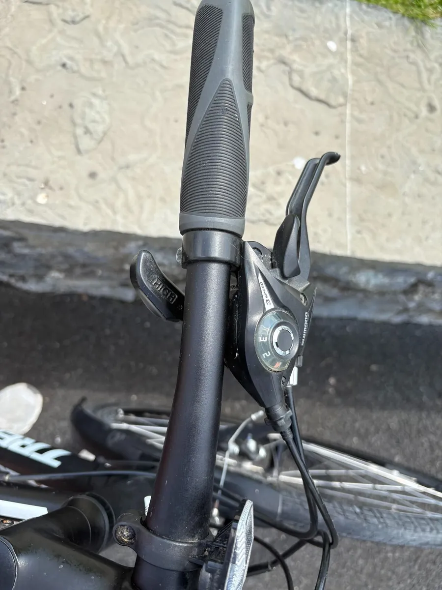 Trek FX2 Hybrid Bike - Image 2