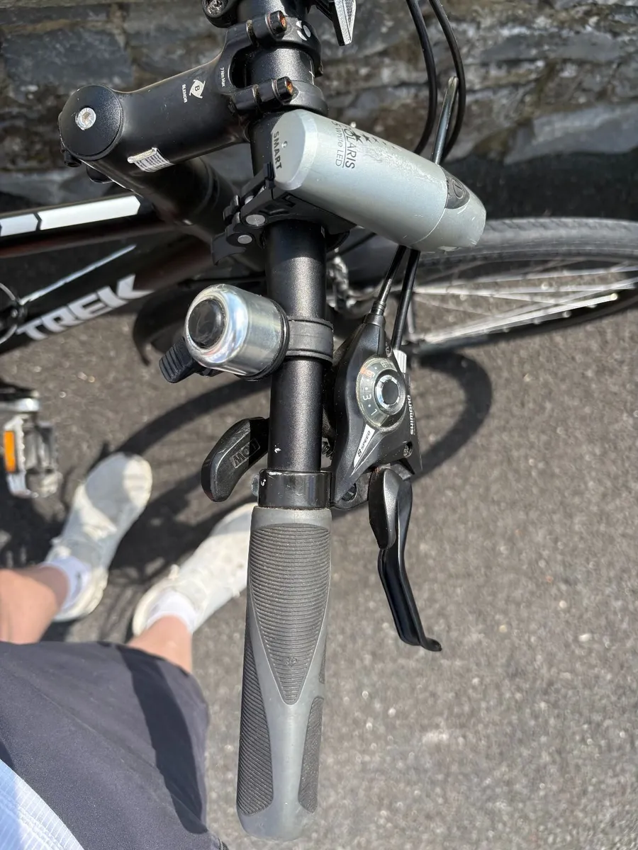 Trek FX2 Hybrid Bike - Image 4