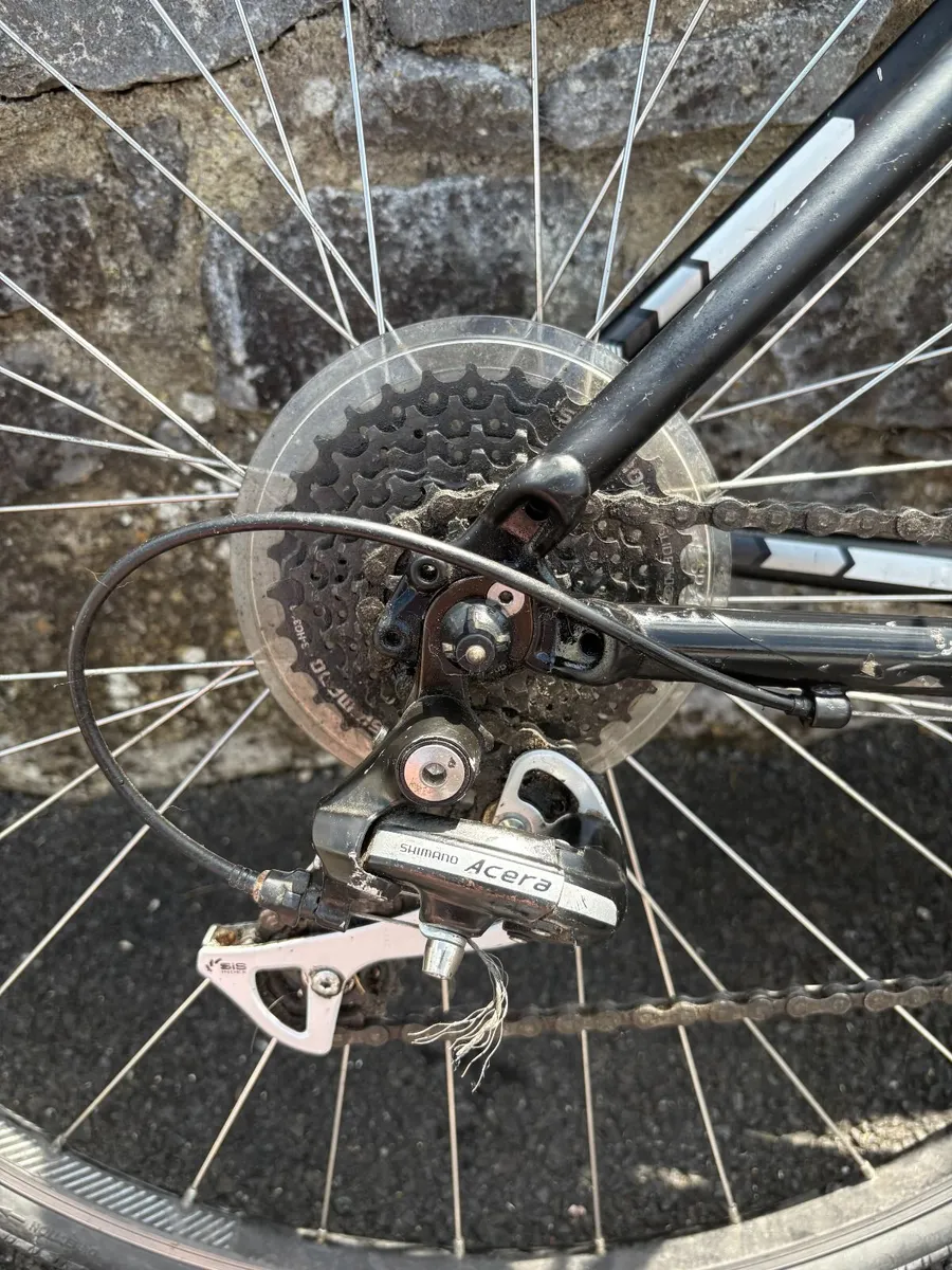 Trek FX2 Hybrid Bike - Image 3