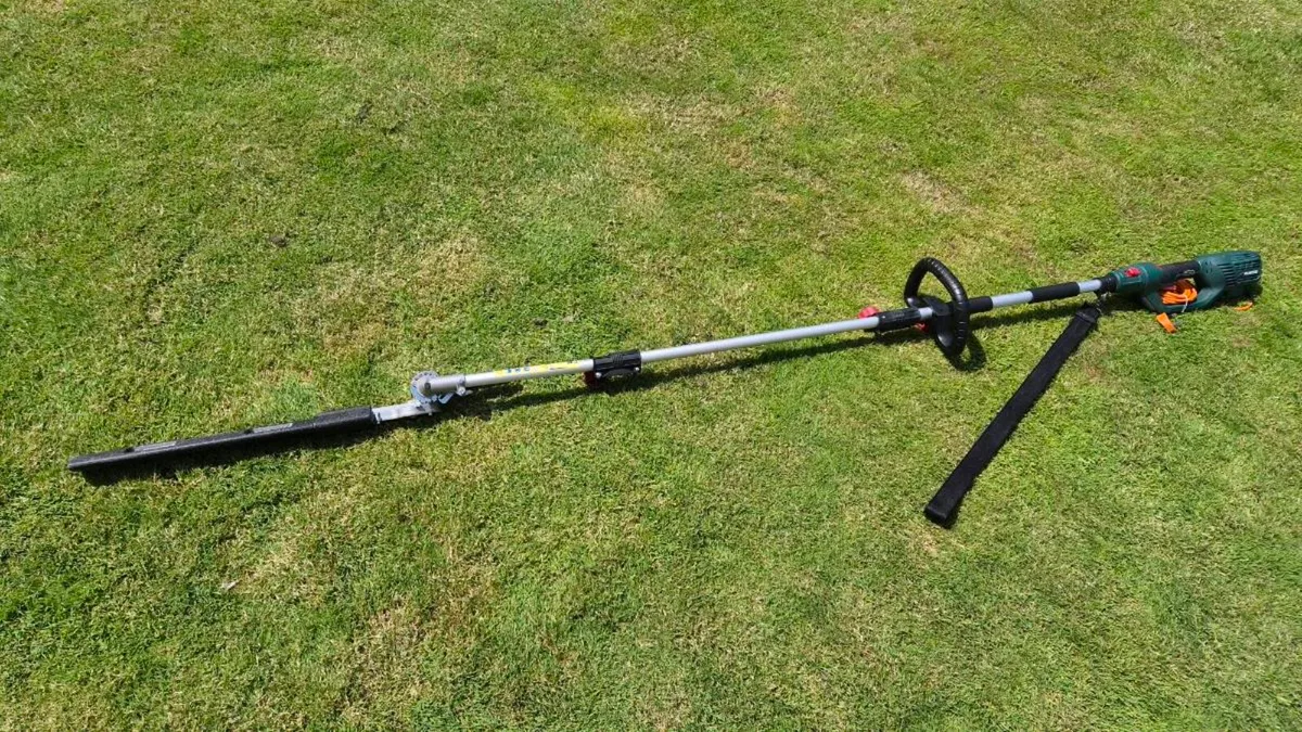 Parkside Long-Reach Hedge Trimmer - Image 2