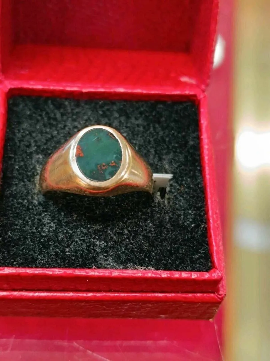 9k Yellow Gold & Bloodstone Vintage Signet Ring - Image 2