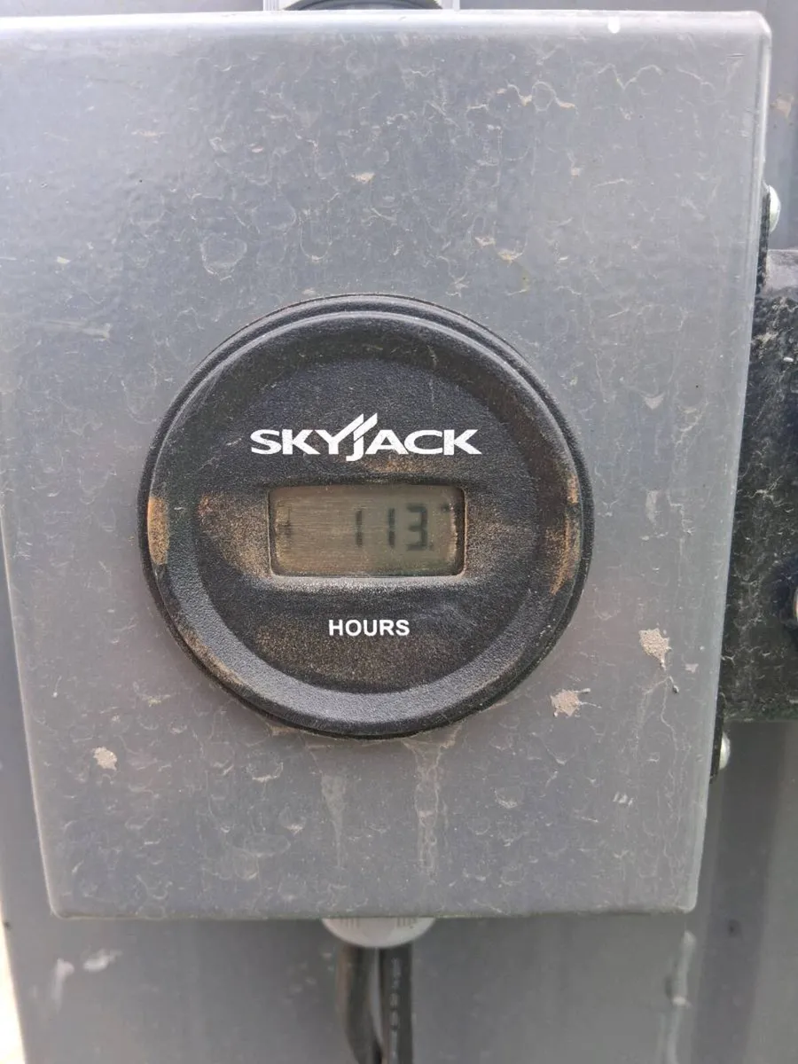 Sky jack sj 16 man lift - Image 2
