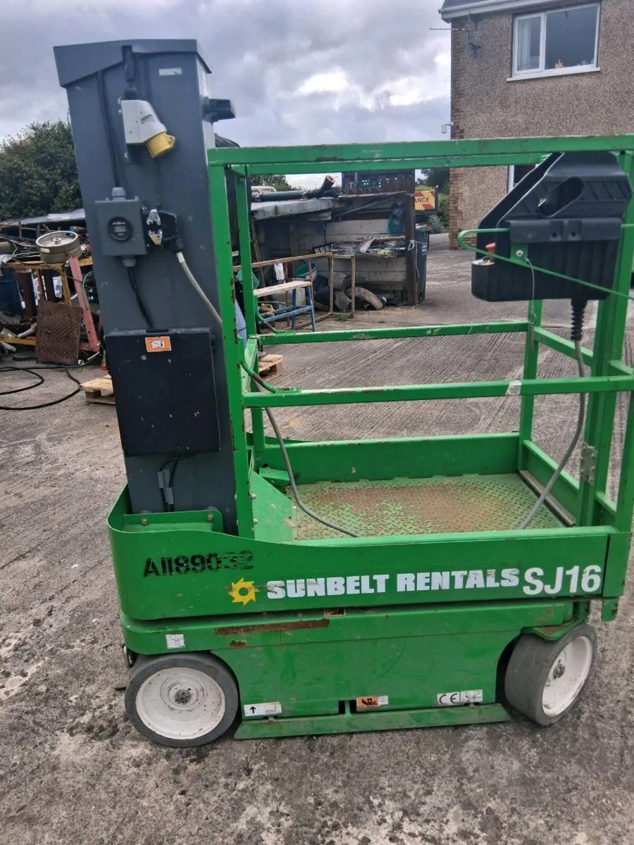 Sky jack sj 16 man lift - Image 1