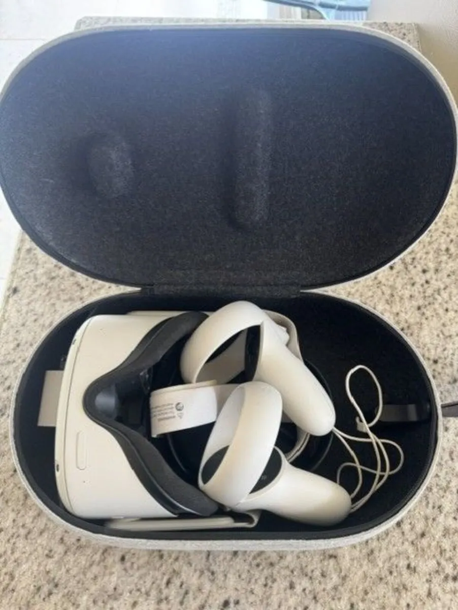 Oculus Quest 2 - Image 1