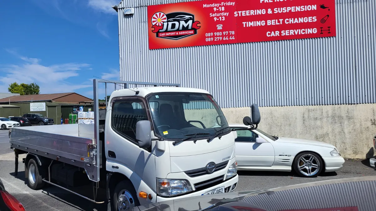Hino Dutro 2014 only 34000km 4x4 - Image 1