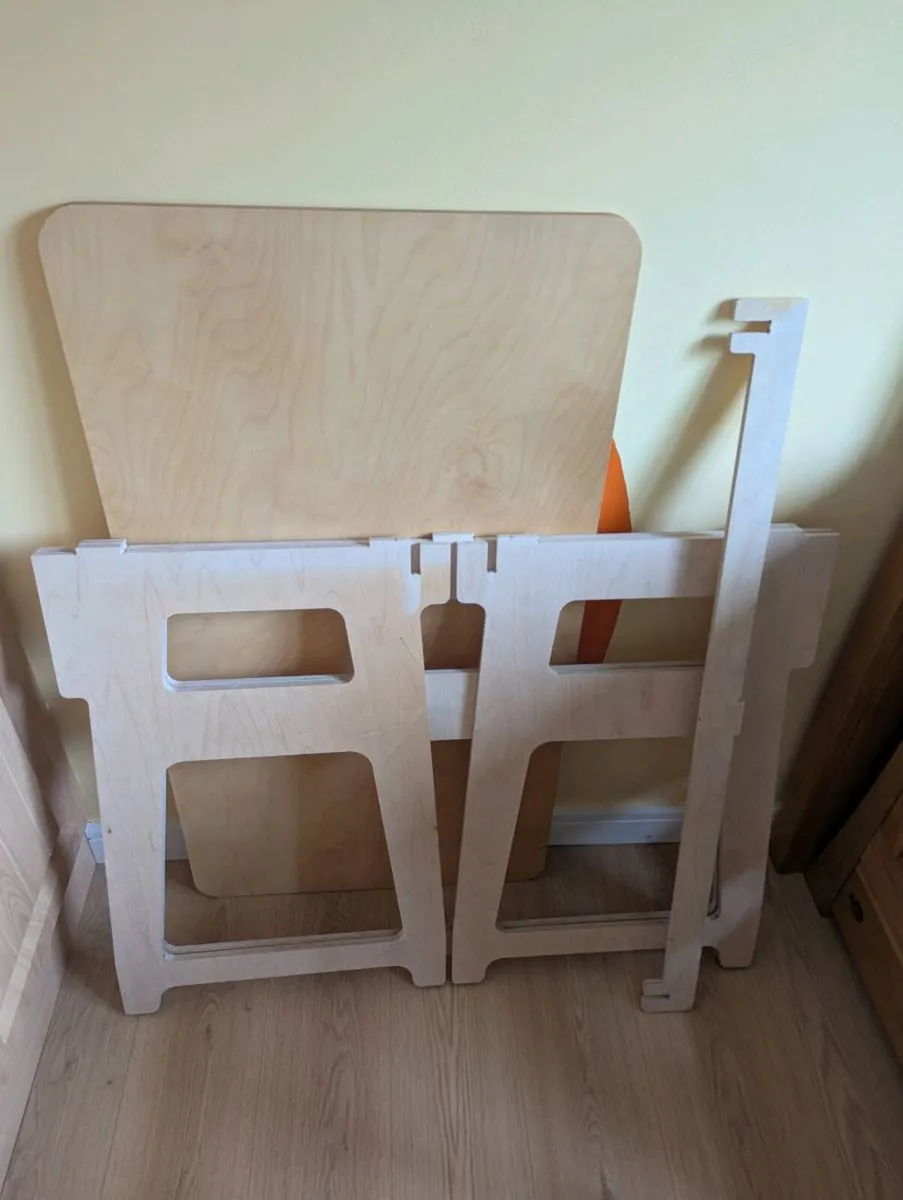 Folding desk - Image 1