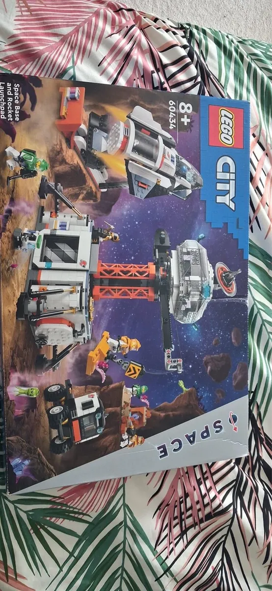 Brand new unopened LEGO City Space base&launch pad - Image 1