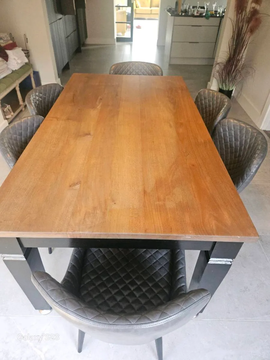 Dining table and chairs - Image 1