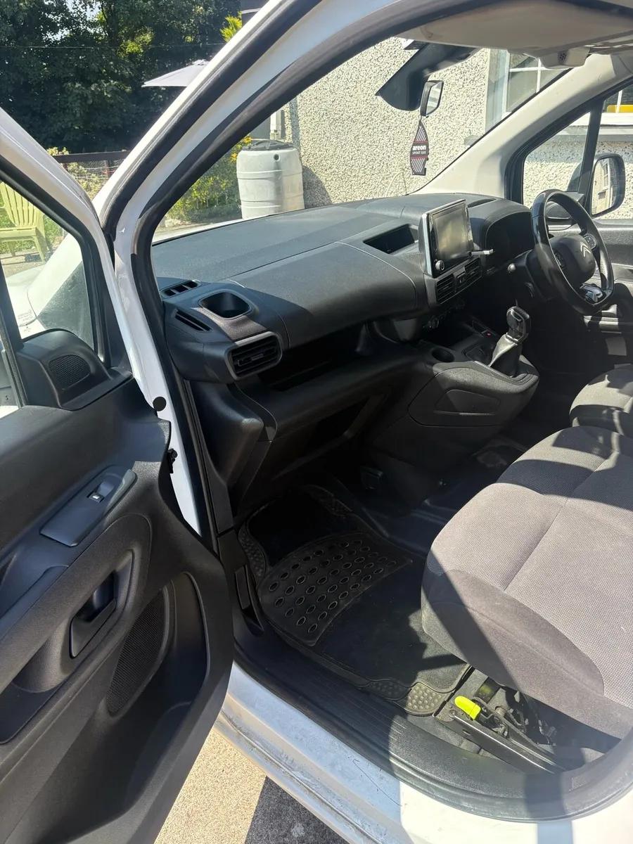 Berlingo van - Image 4