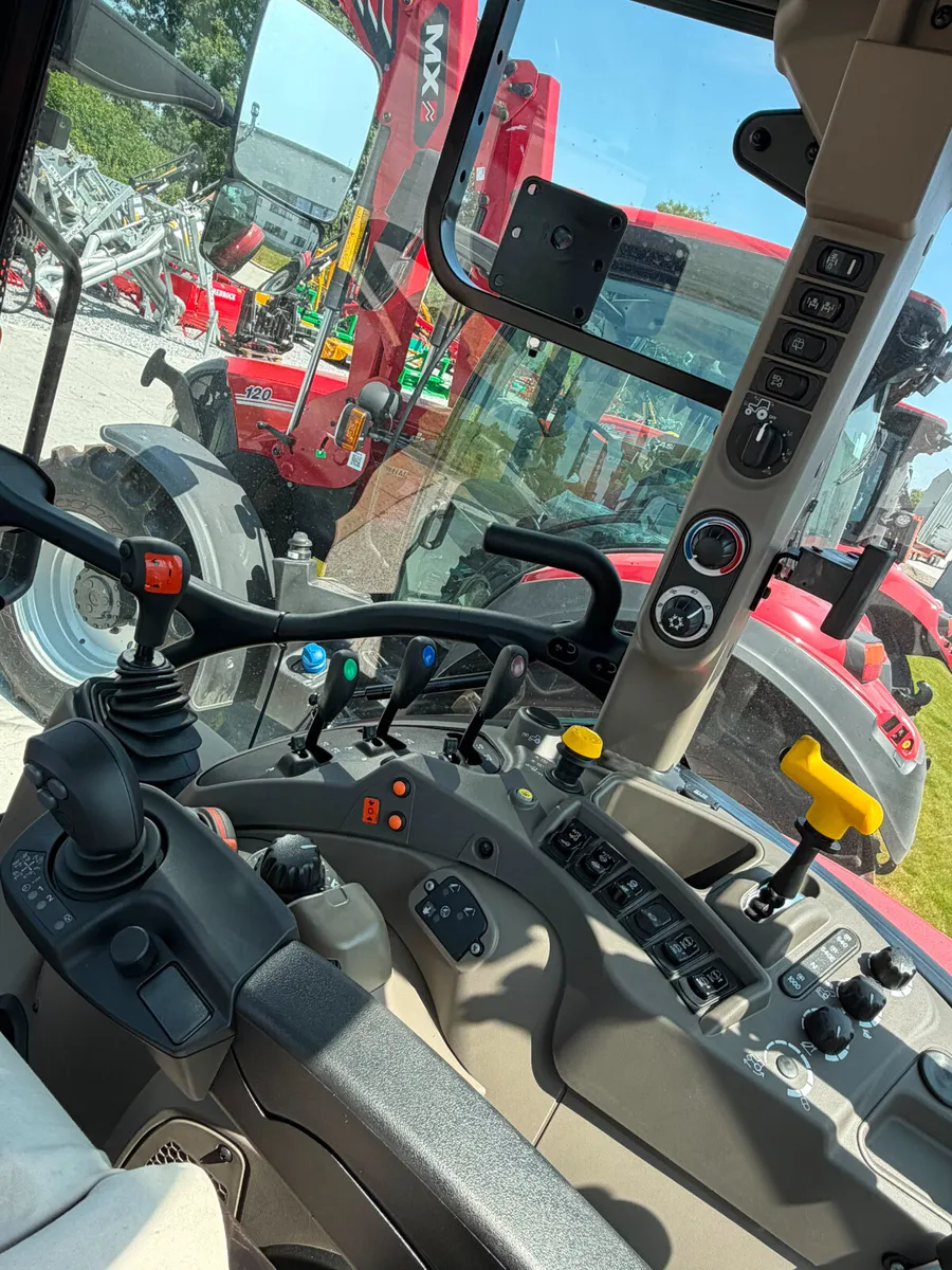 Case IH Farmall 120M - Image 4