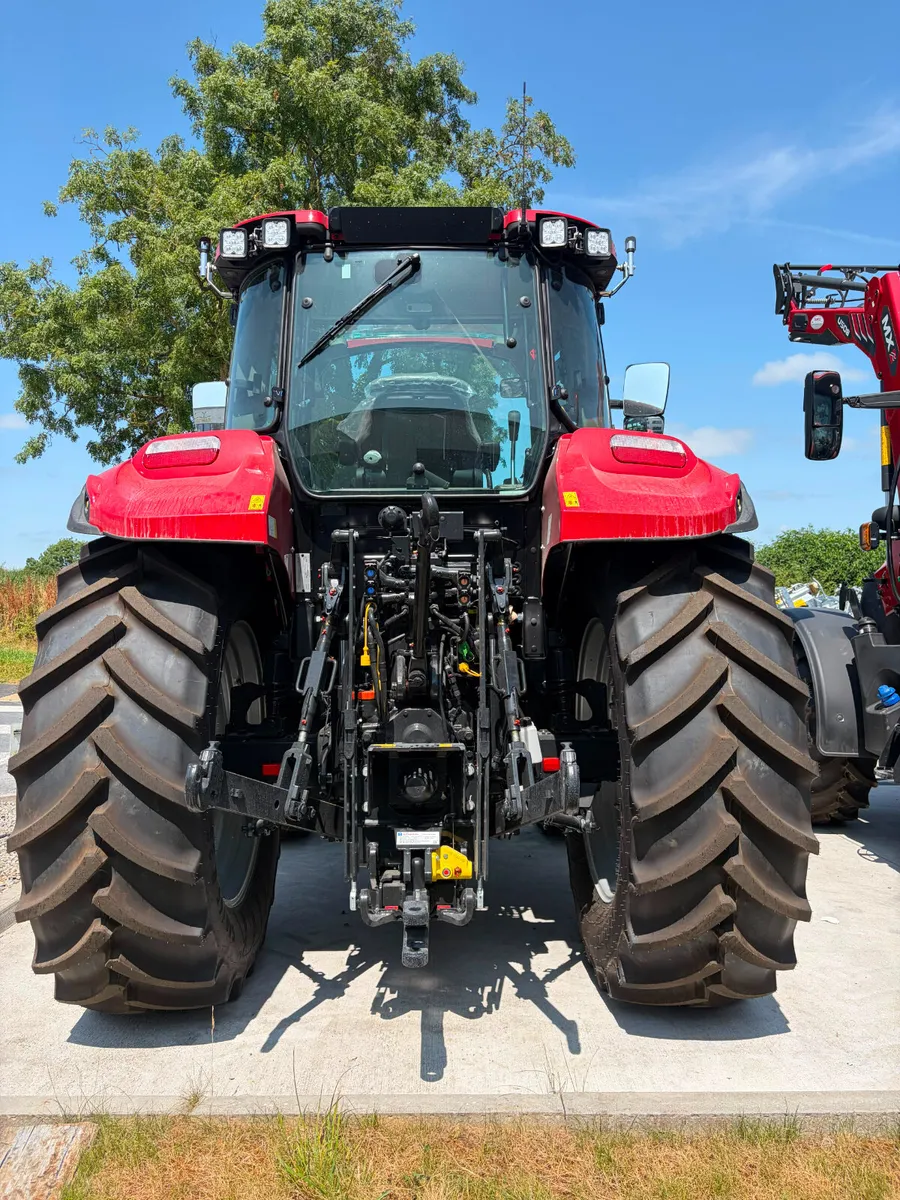Case IH Farmall 120M - Image 3