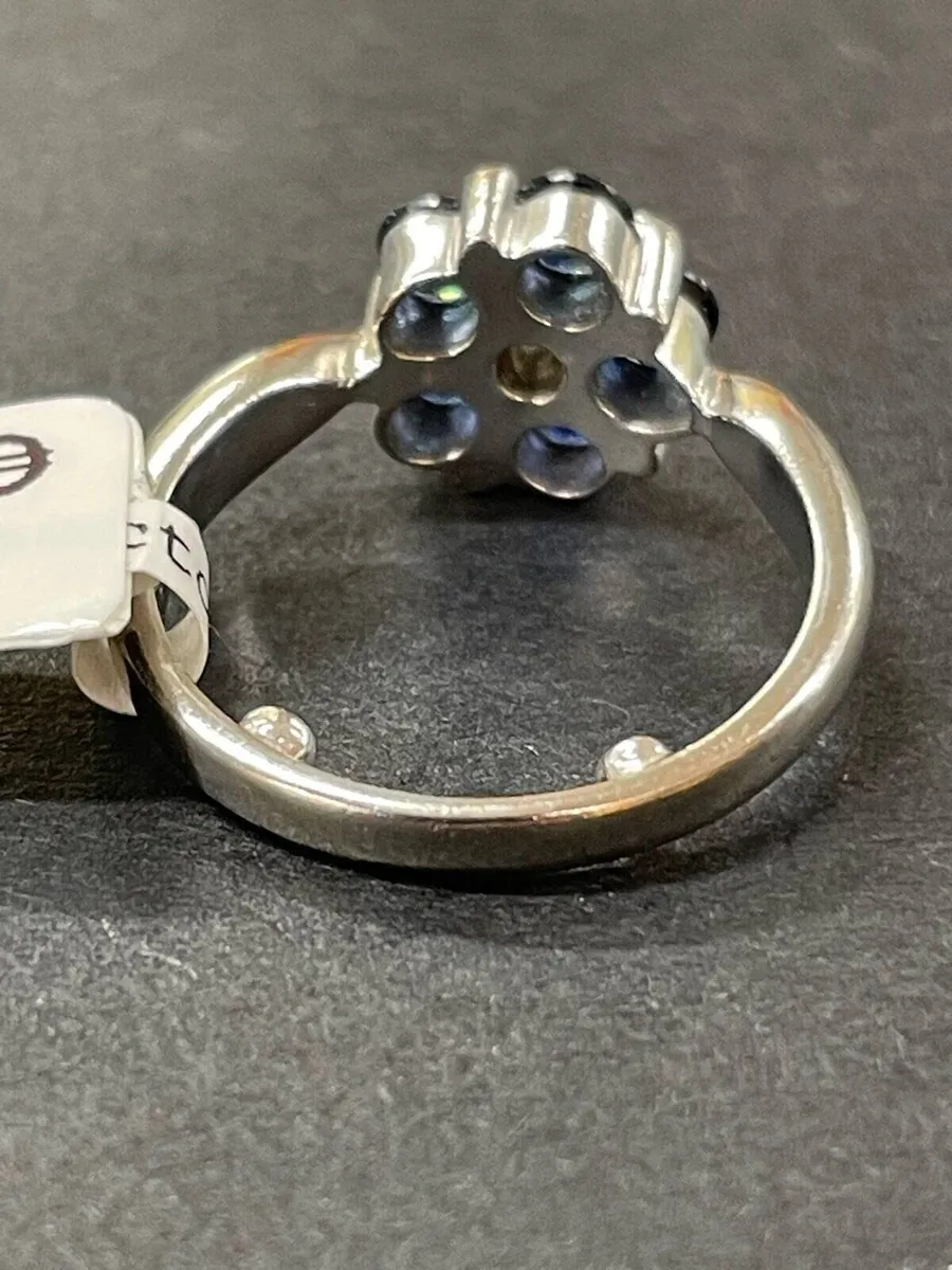 18k white gold sapphire and diamond ring. - Image 4