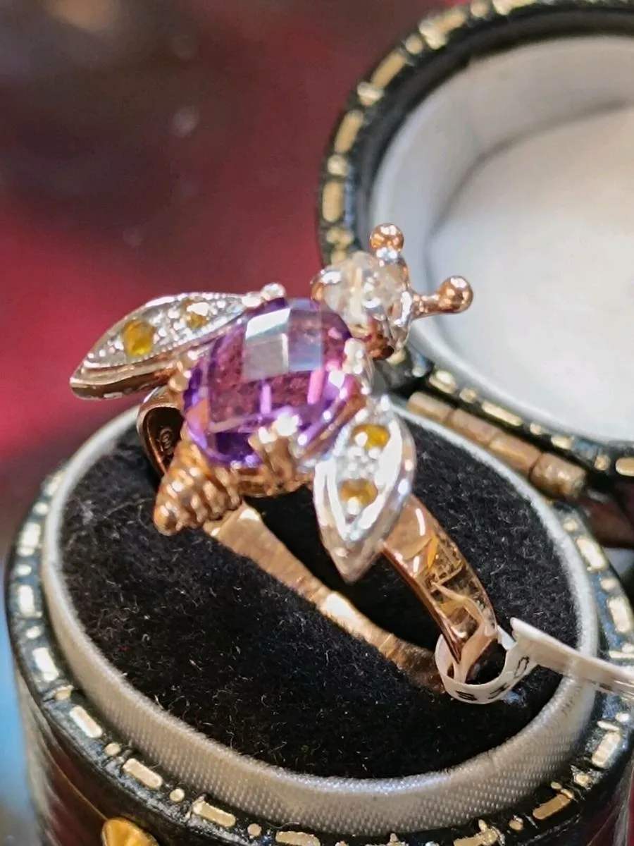 9k rose gold ring with amethyst and diamonds. - Image 3