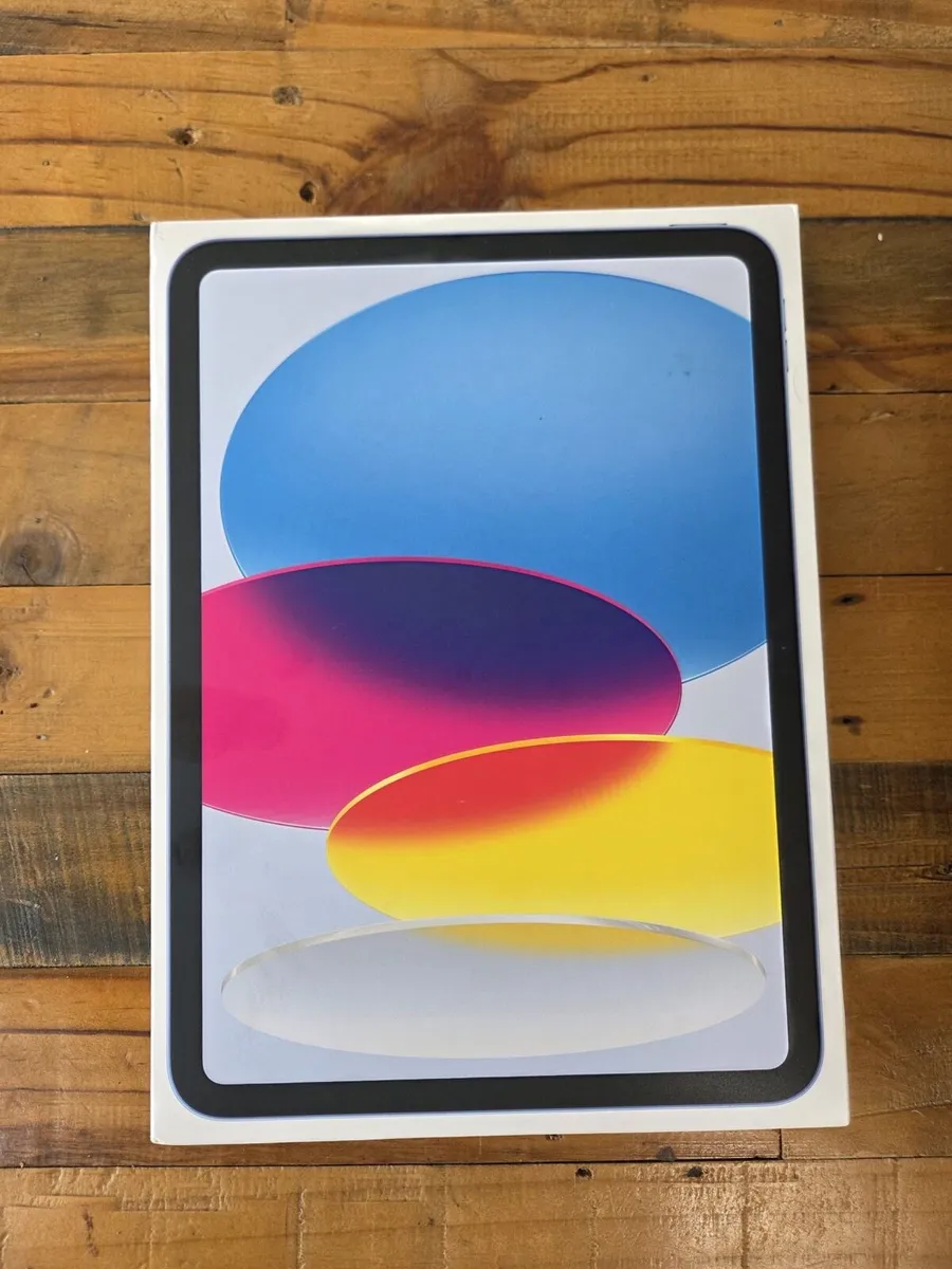 Apple I pad 128 GB and case - Image 1