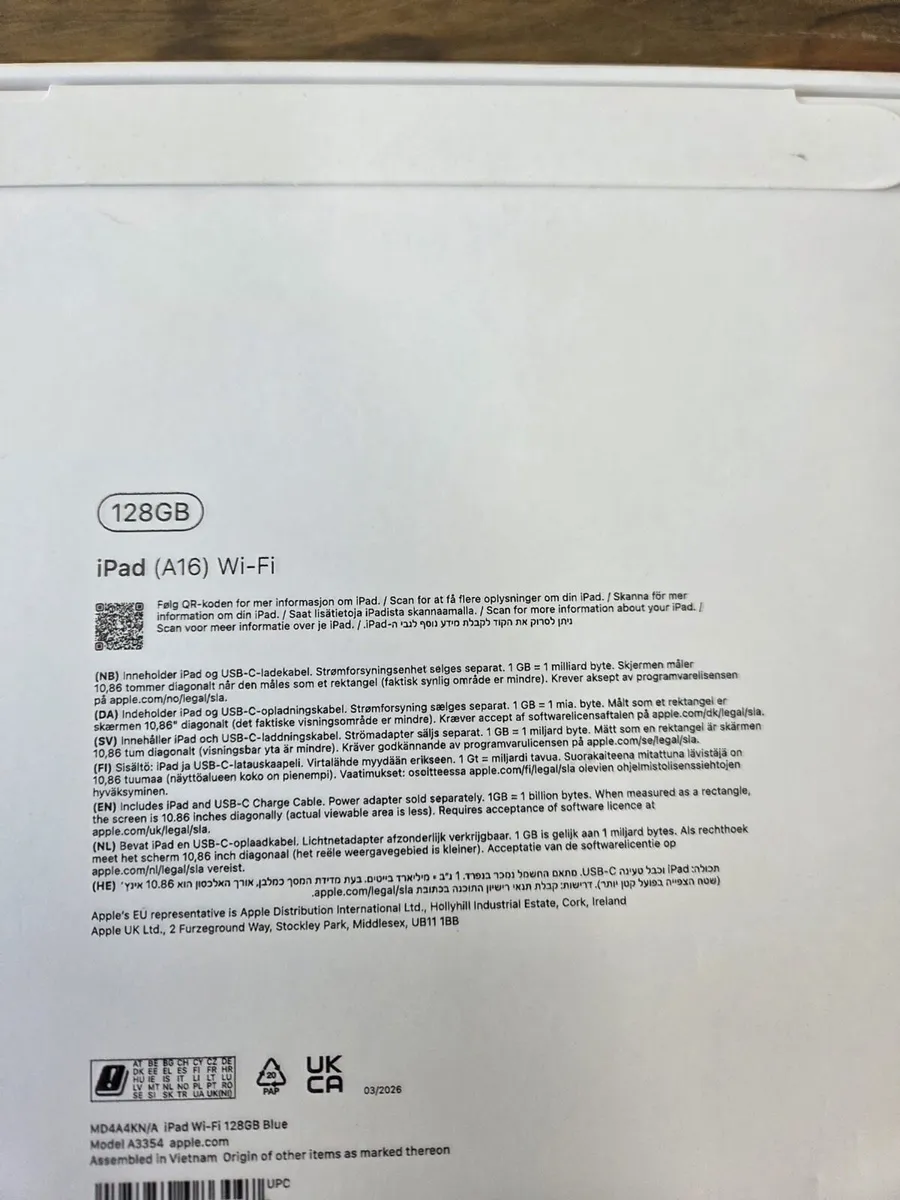 Apple I pad 128 GB and case - Image 2