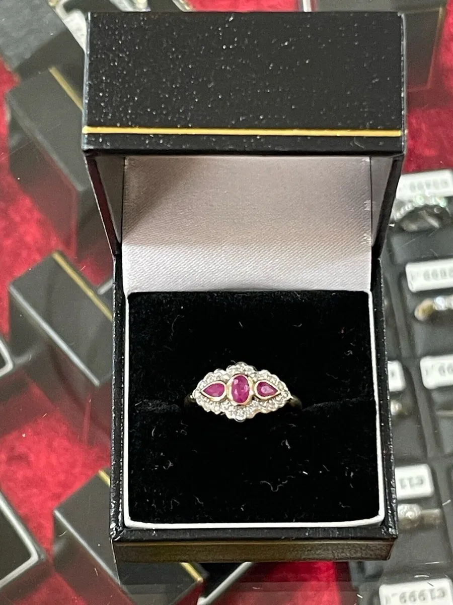 9k gold ring with rubies and diamonds - Image 1